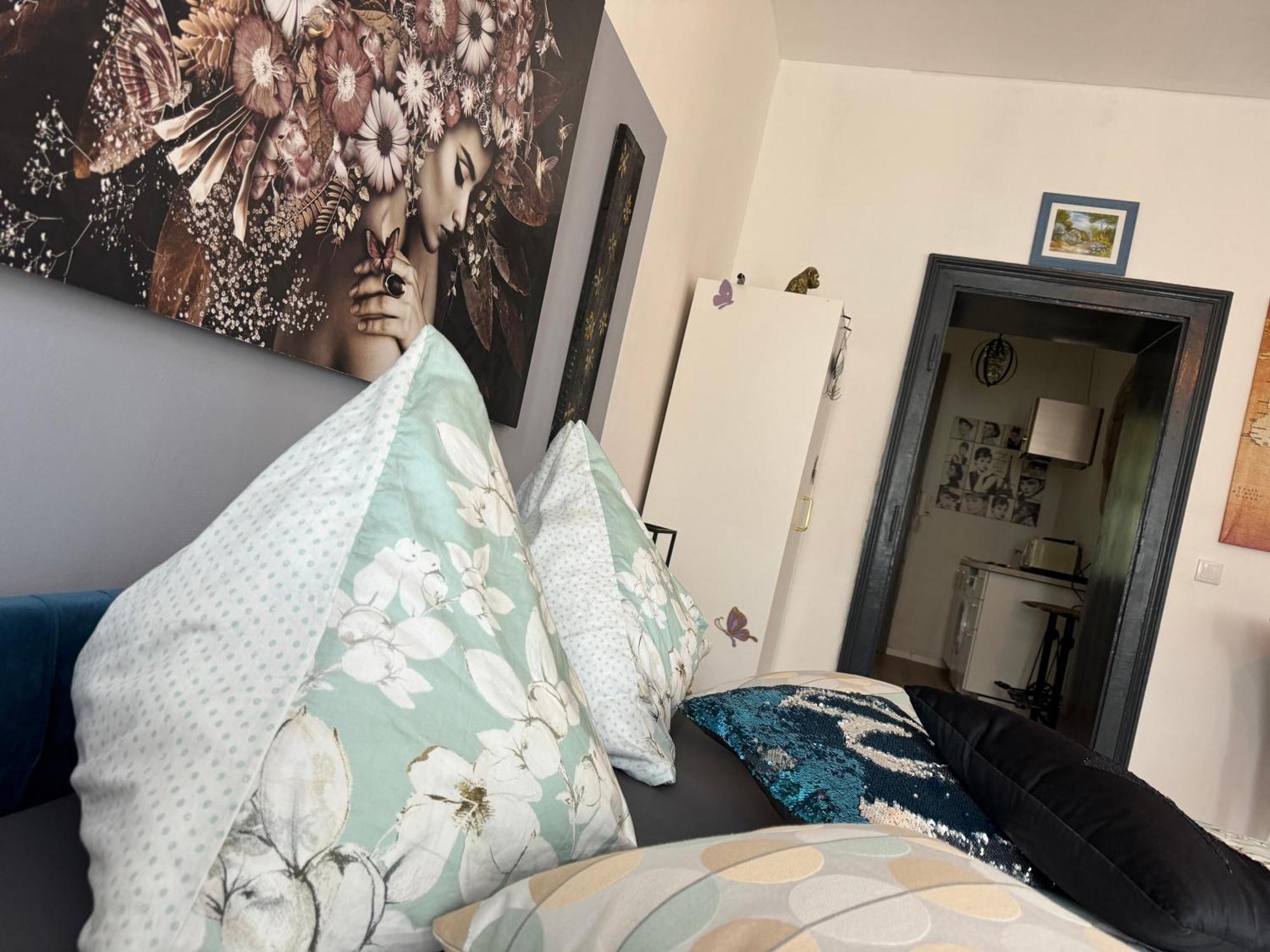 City Life Apartment! Wina Bagian luar foto